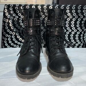 G by GUESS Black Andray Star Studded Combat Boots - Size 7